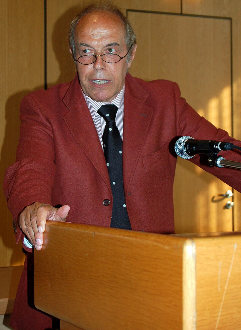 Portrait eines Mannes, es zeigt Winfried Böttcher