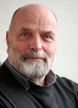 Porträt eines Mannes, es zeigt den Künstler Uwe Appold