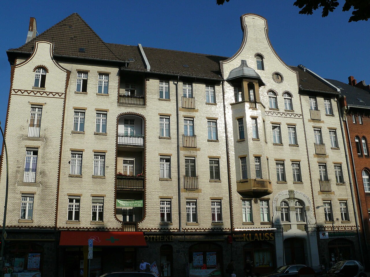 Gebäude, es ist das Paul-Gerhardt-Stift in Berlin-Wedding, ein altes Beamtenwohnhaus