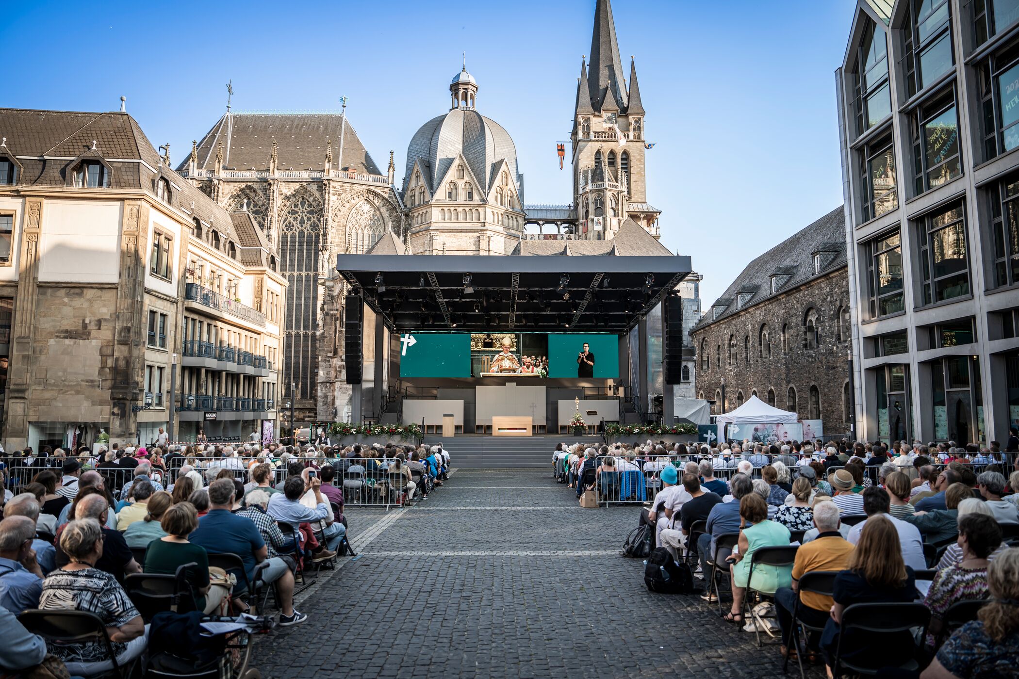Heiligtumsfahrt 2023, Übertragung der Erhebungsfeier aus dem Dom zum Katschhof