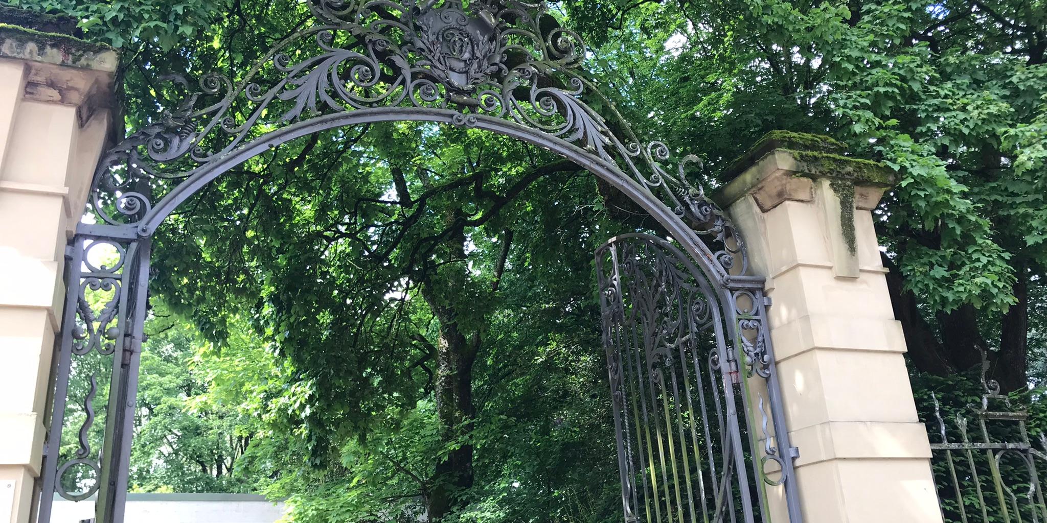 Tor zum Garten der Akademie (Eingang Friedlandstraße)