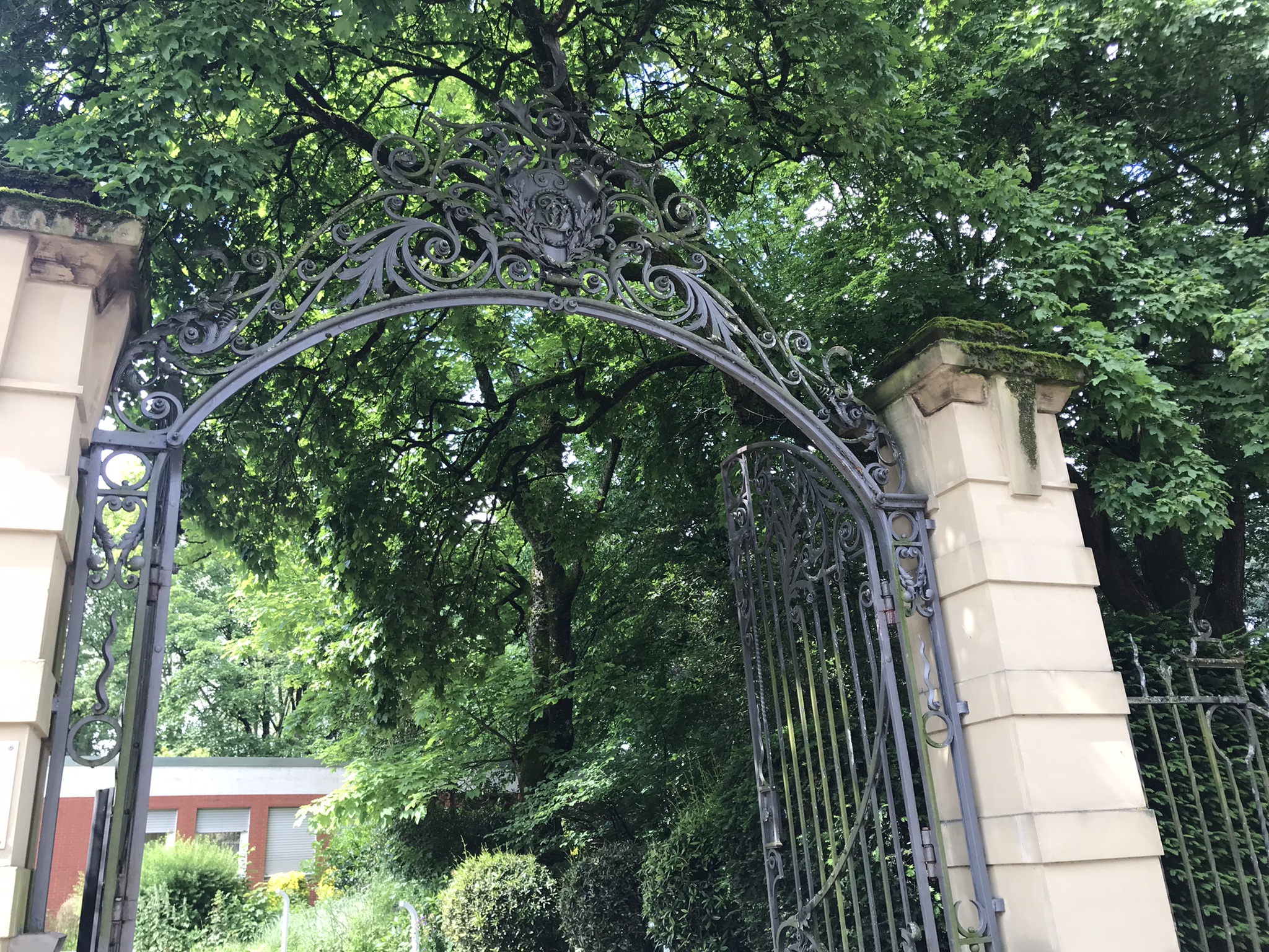 Tor zum Garten der Akademie (Eingang Friedlandstraße)