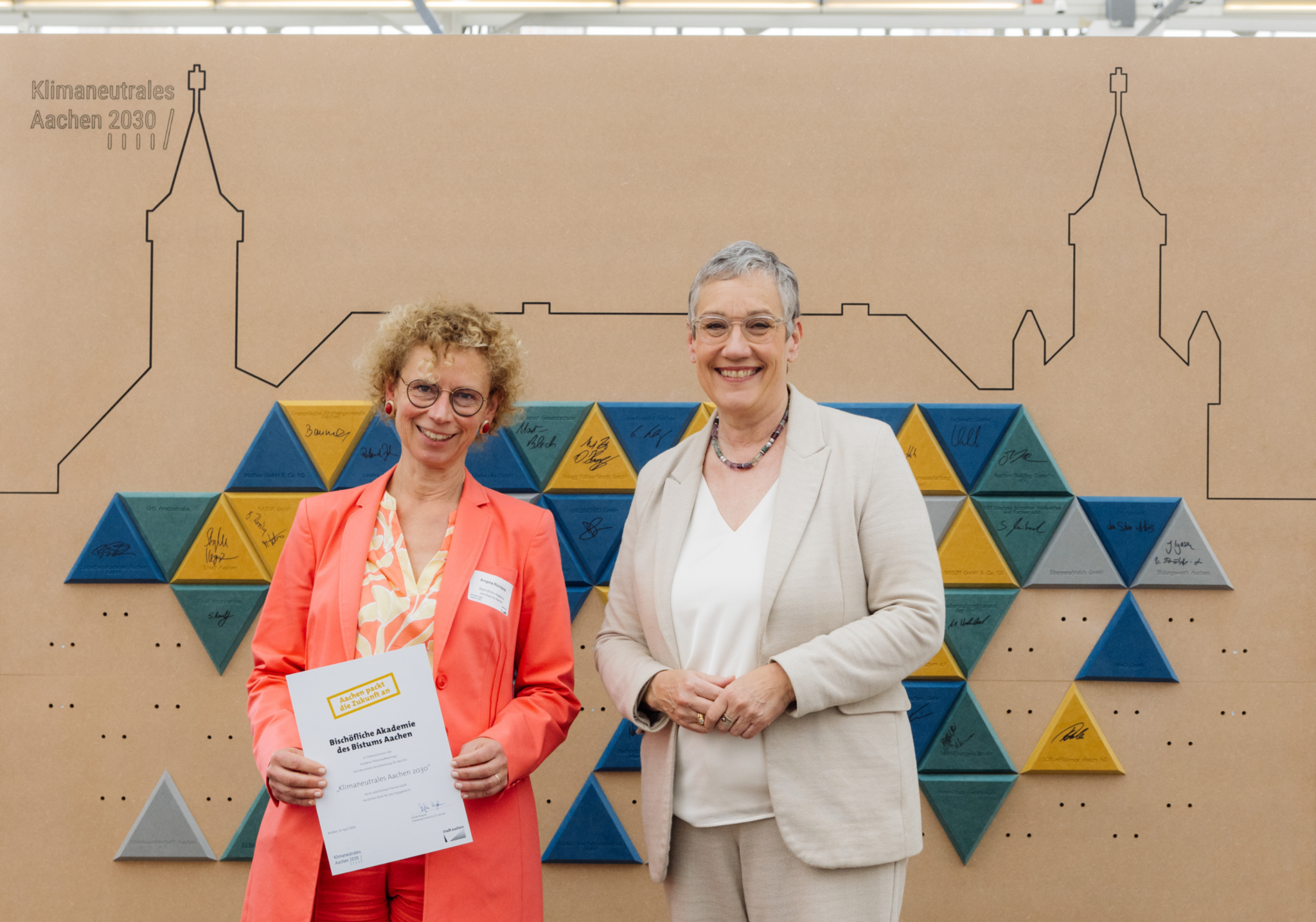 OB Sibylle Keupen und Akademiedirektorin Dr. Angela Reinders