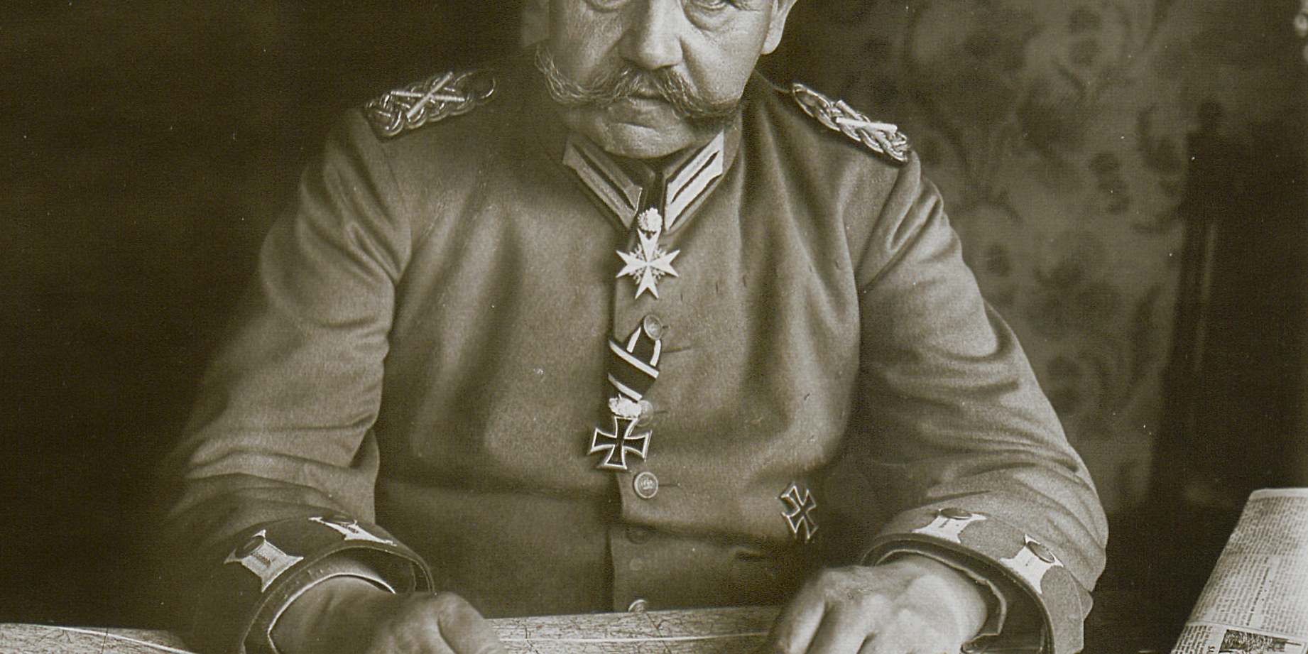 Paul von Hindenburg (1915), aufgenommen im Auftrag des Zentral-Depots für Liebesgaben Berlin W 60 für die Leipziger 'Illustrierte Zeitung' durch E. Hoenisch, Hofphotograph, Leipzig