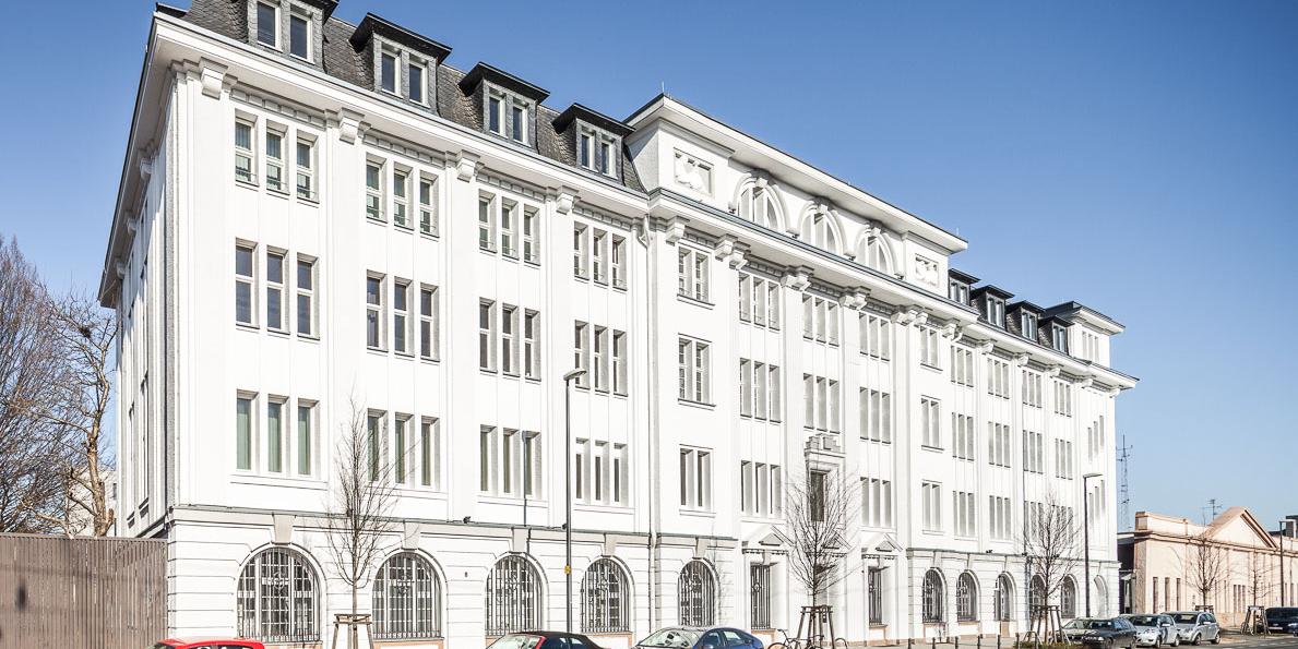 Gebäude, es ist die alte Nadelfabrik in Aachen, die heute das Stadtarchiv beherbergt.