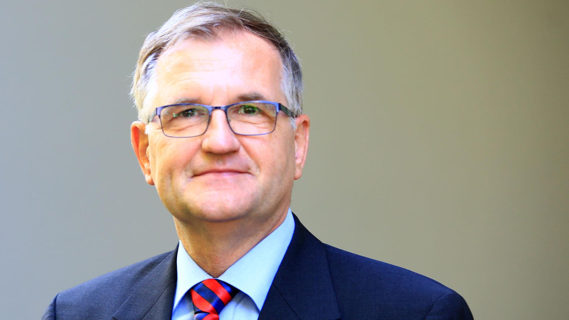 Porträtfoto des Referenten Dr. Andreas Püttmann