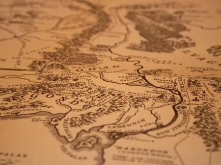 Eine Landkarte des Gebiets 'Mittelerde' aus dem Roman 'Herr der Ringe' von J. R. R. Tolkien.