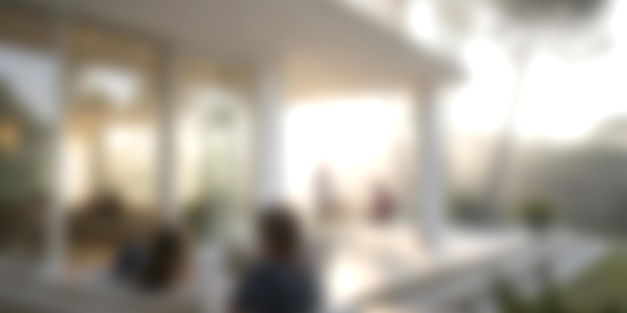 Sehr verschwommenes Bild, man ahnt Menschen miteinander im Gespräch, dahinter Palmen.